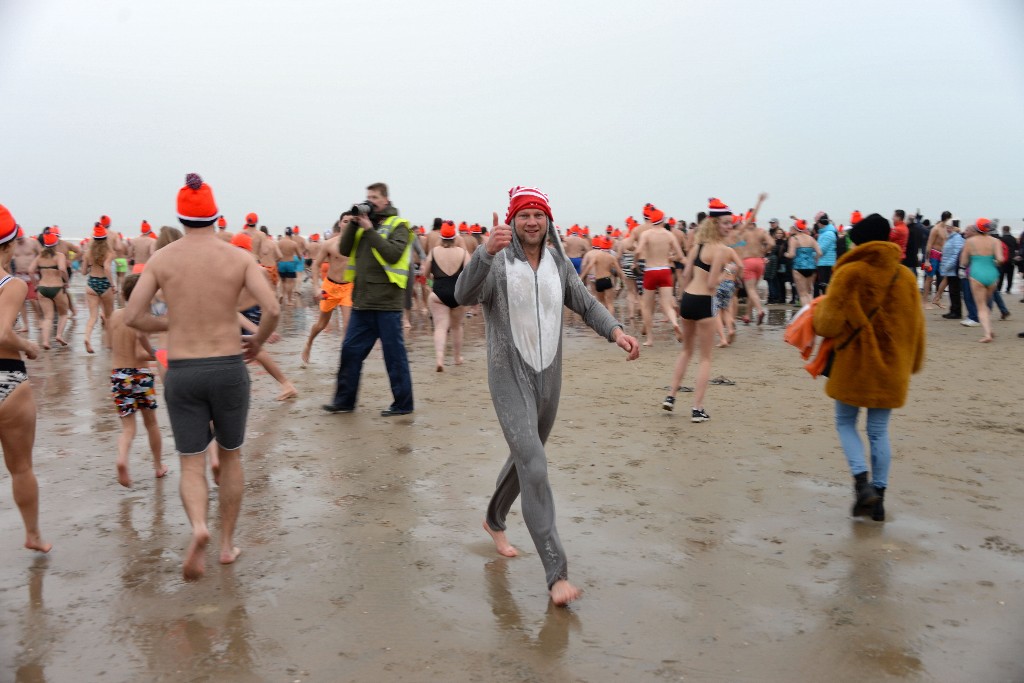 ../Images/Nieuwjaarsduik Nederzandt 2020 066.jpg